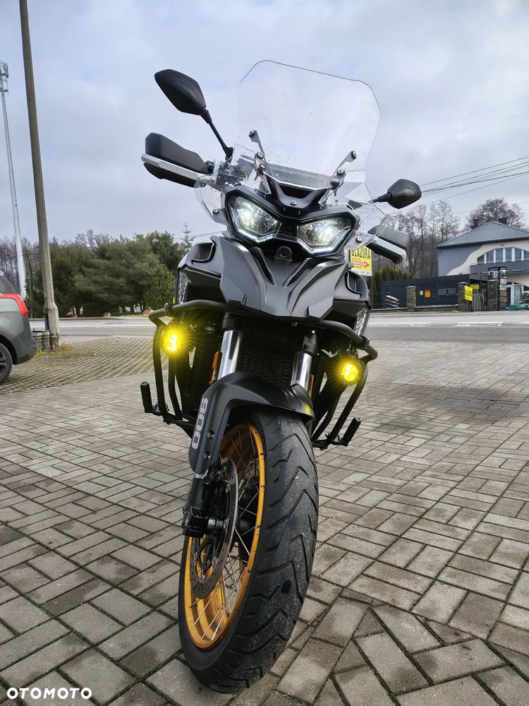 QJMOTOR SRT900SX - 9