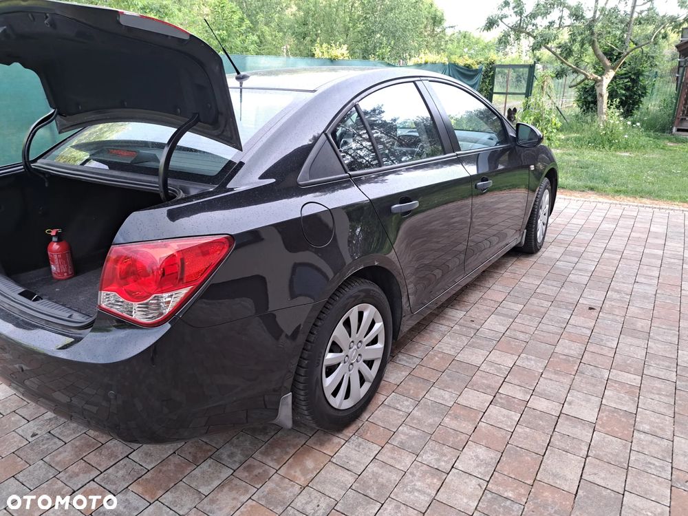 Chevrolet Cruze 1.6 Base - 13