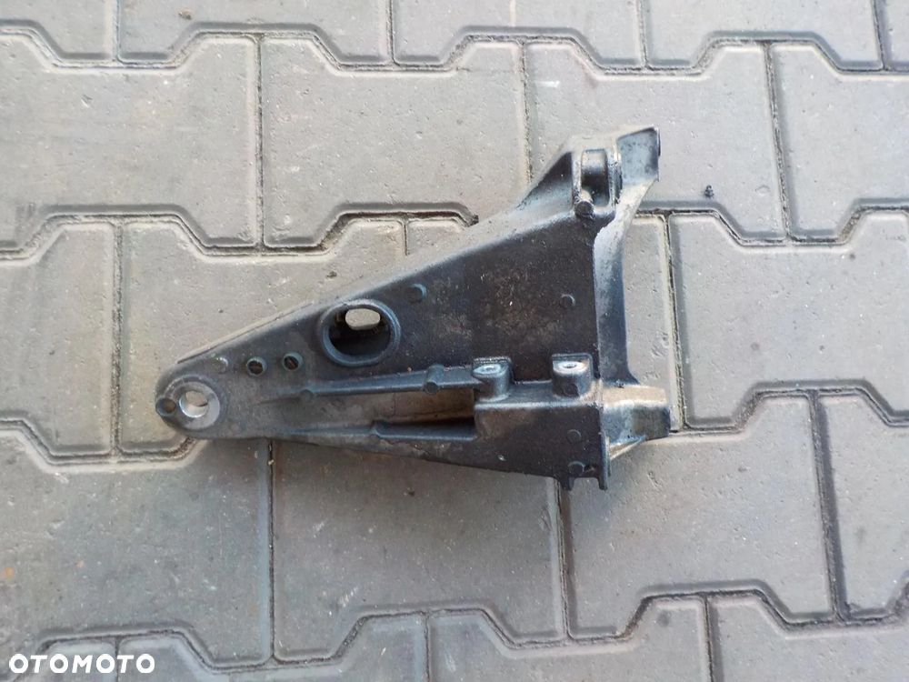 VW T5 1.9 TDI ŁAPA UCHWYT SILNIKA 7H0199370A - 2