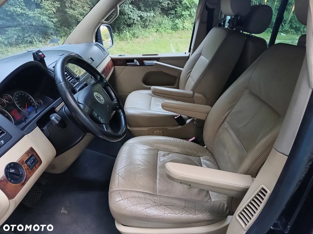 Volkswagen Multivan - 12