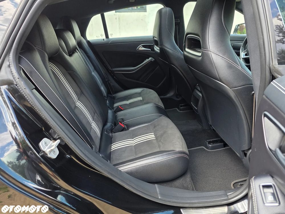 Mercedes-Benz CLA 180 AMG Line - 5
