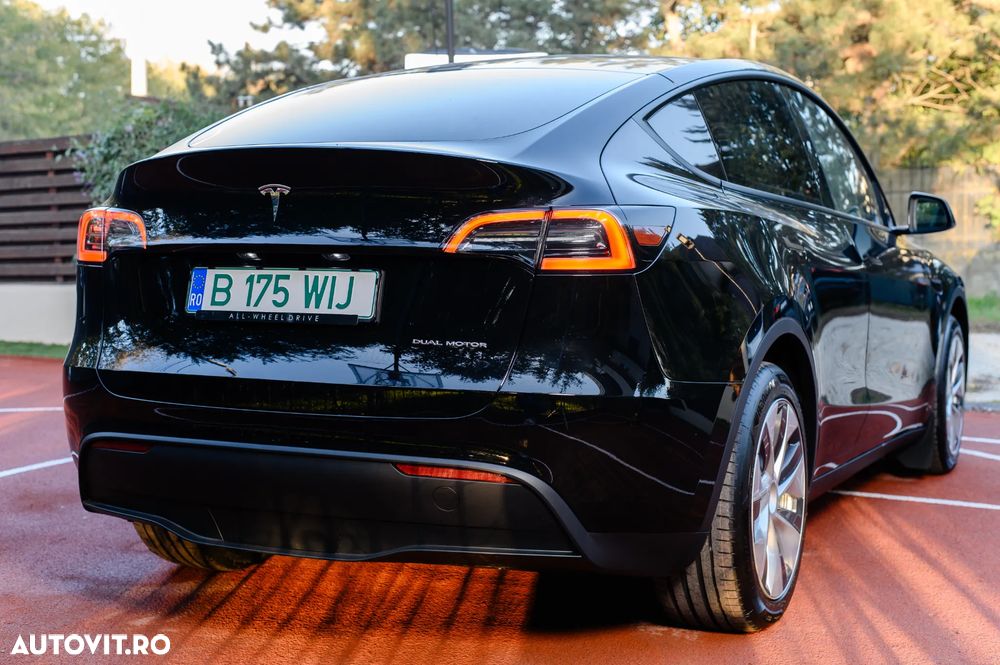 Tesla Model Y - 7