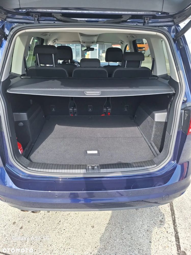 Volkswagen Touran - 4