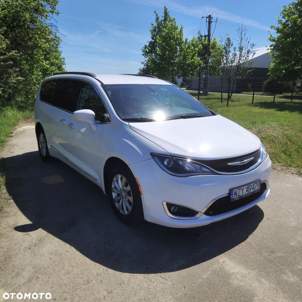 Chrysler Pacifica - 5
