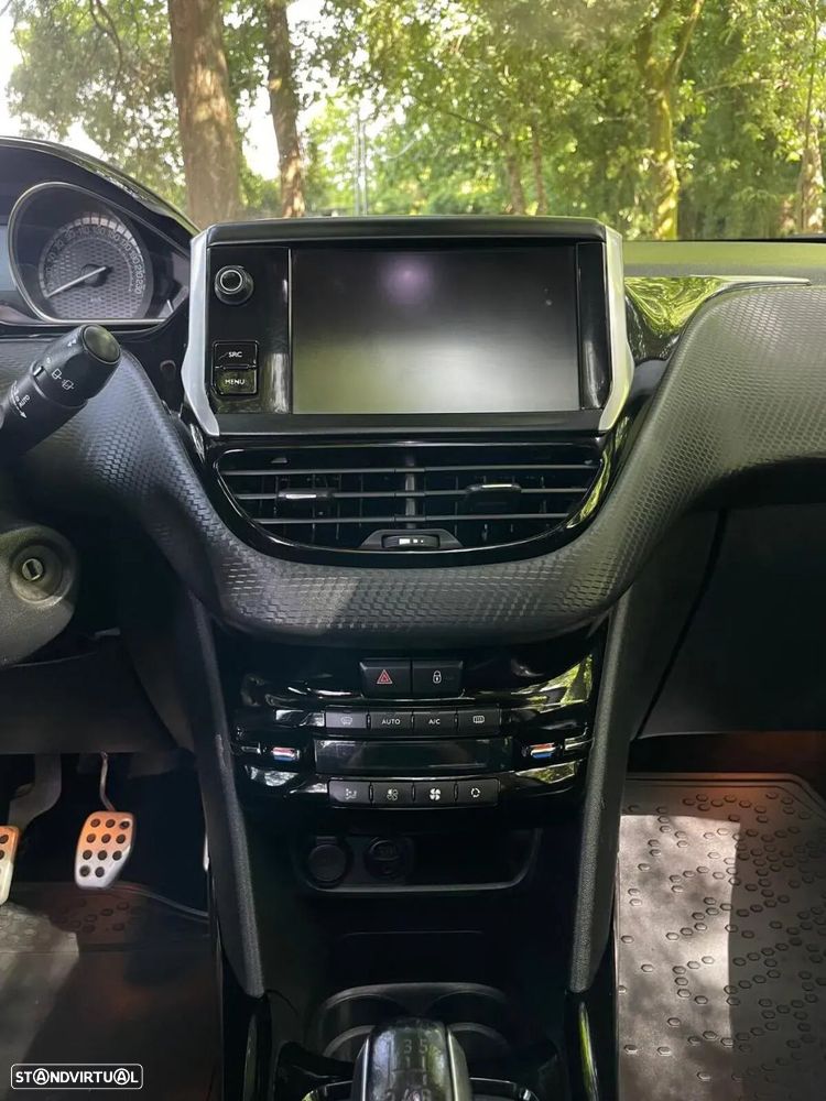 Peugeot 2008 1.2 PureTech GT Line - 28