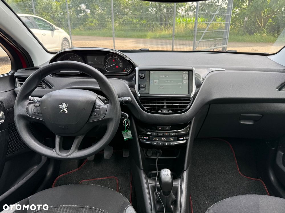 Peugeot 208 - 8
