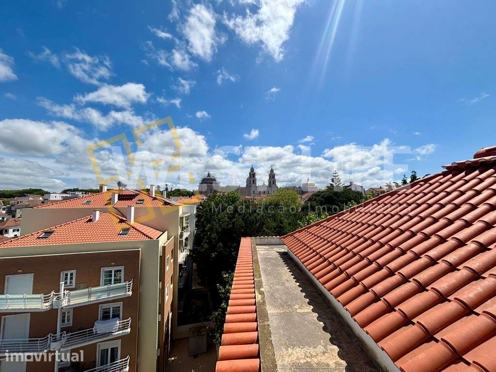 Apartamento Duplex T4 de áreas generosas e vistas desafogadas - Grande imagem: 2/23
