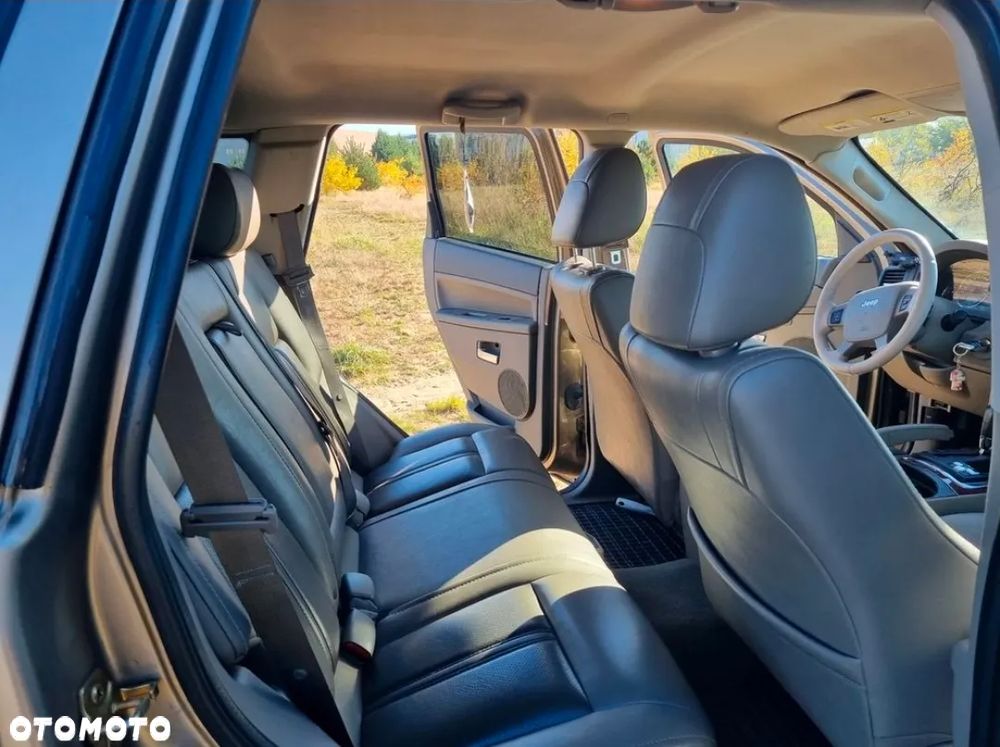 Jeep Grand Cherokee - 13