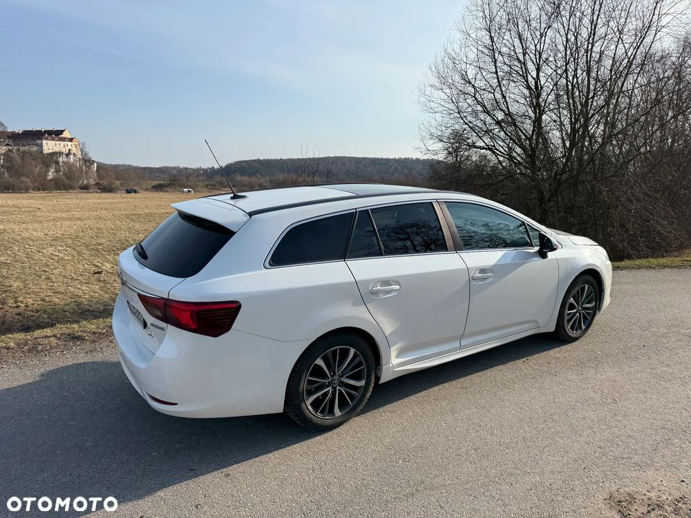 Toyota Avensis 2.0 D-4D Premium - 19