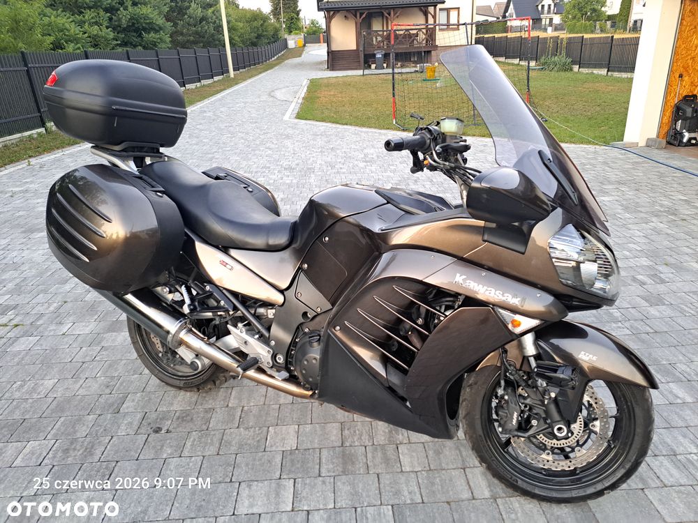Kawasaki GTR - 4