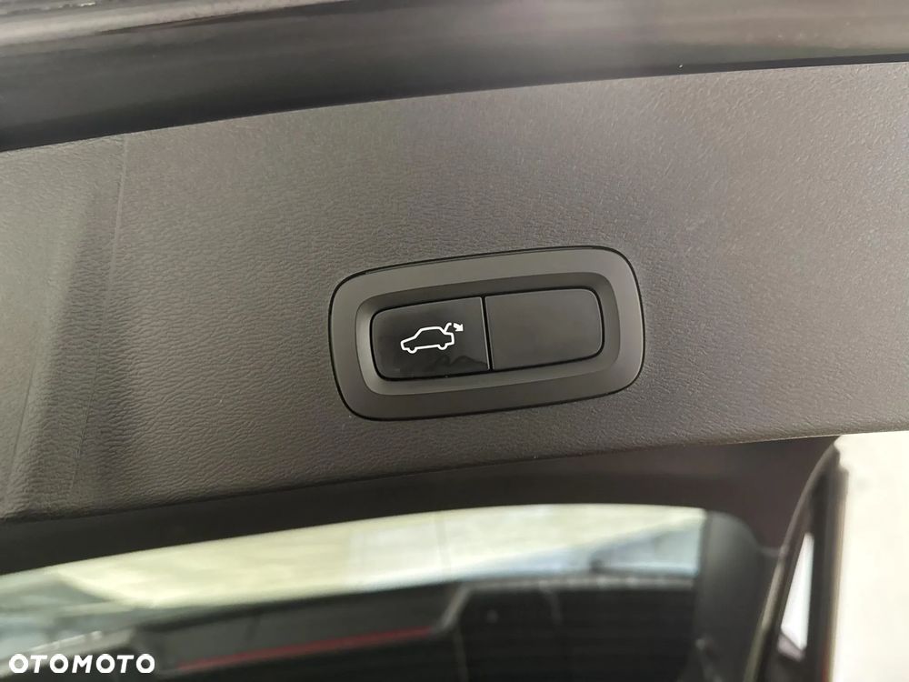 Volvo XC 40 T3 Momentum Pro - 24