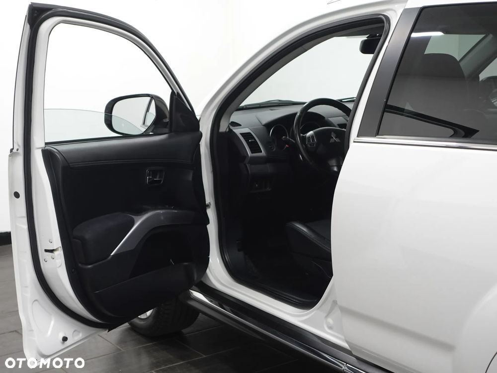 Mitsubishi Outlander - 16
