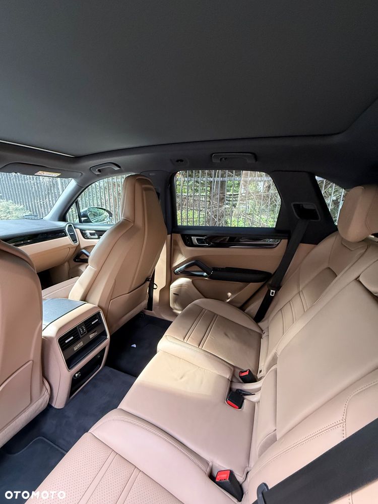 Porsche Cayenne S - 16