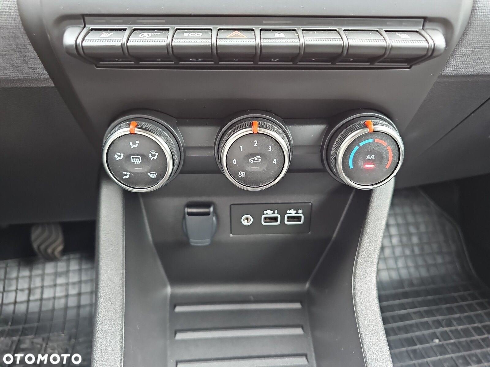 Renault Clio - 22