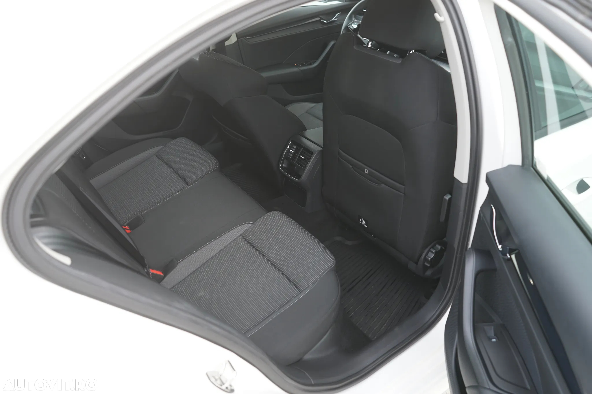 Skoda Octavia 2.0 TDI DSG Ambition - 23
