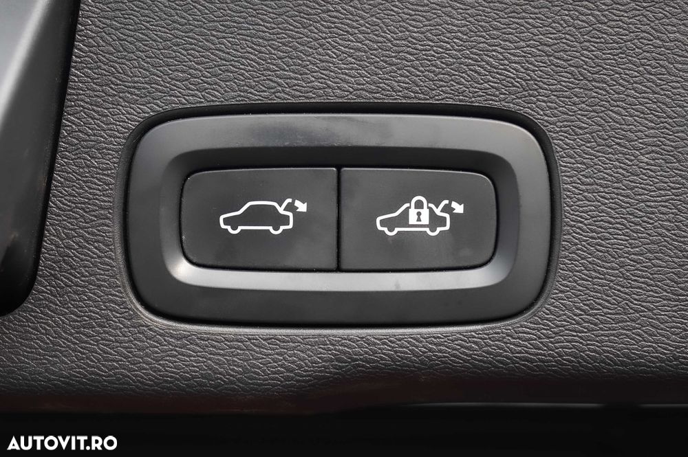 Volvo XC 60 T8 Twin Engine AWD R-Design - 37