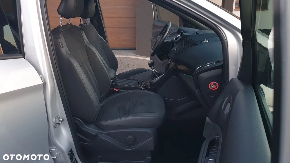 Ford Kuga 2.0 TDCi 2x4 ST-Line - 24