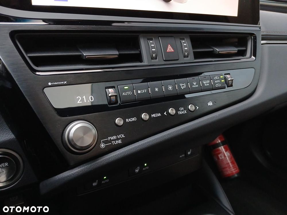 Lexus ES 300h Business Edition - 19