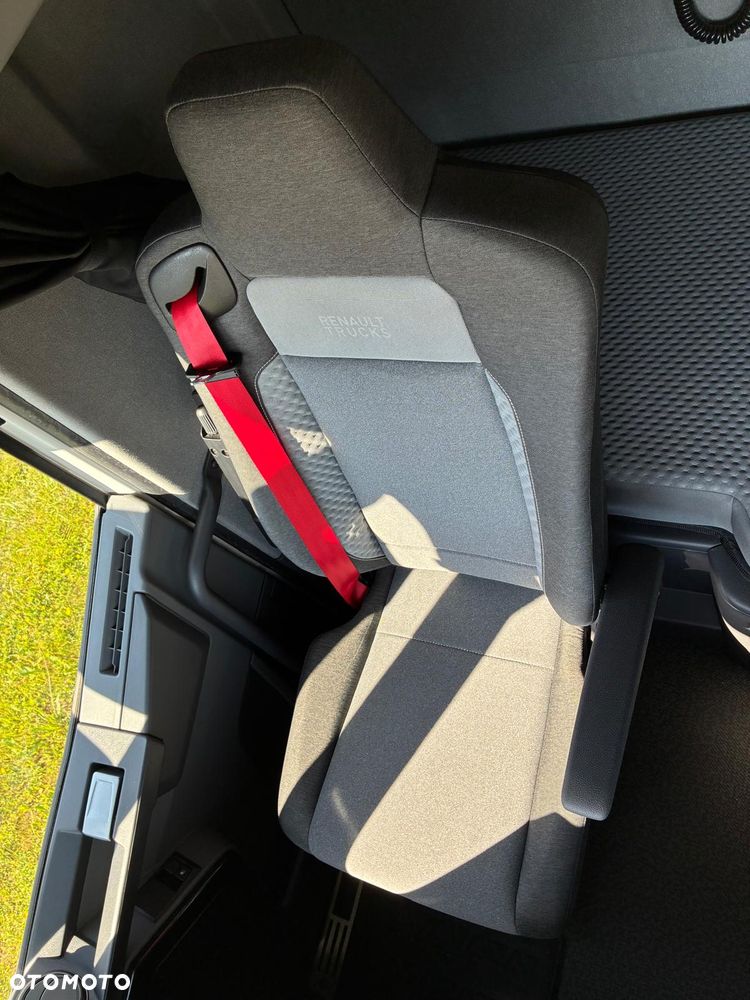 Renault T480 HIGH Sleeper Cab - 15