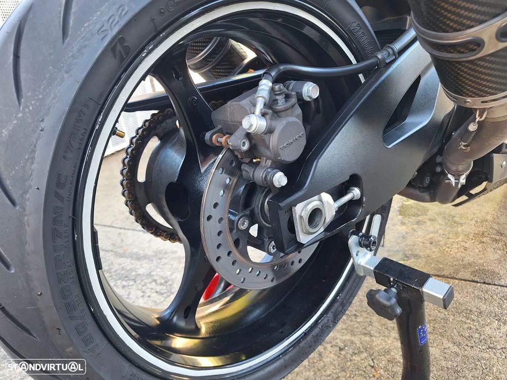 Suzuki GSX-R K8 - 17