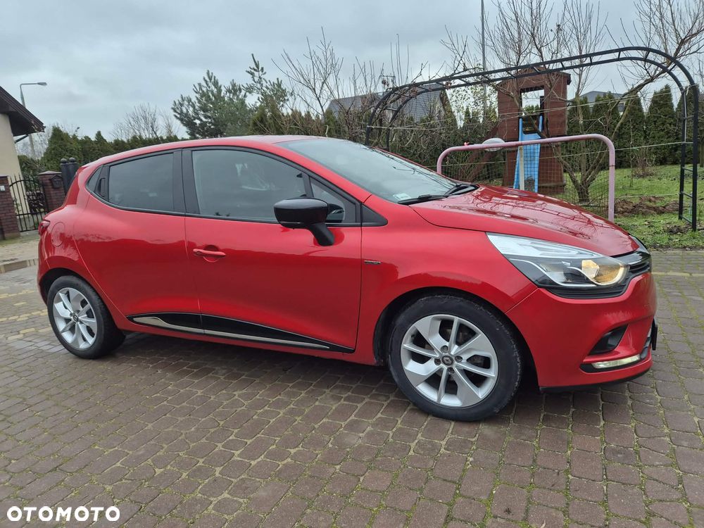 Renault Clio 1.2 16V Limited EU6 - 9