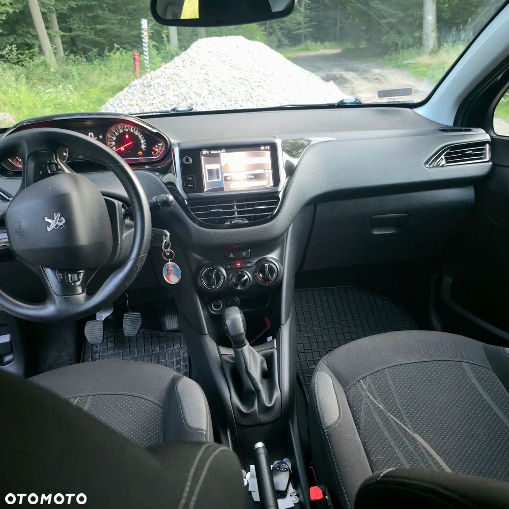 Peugeot 208 - 6