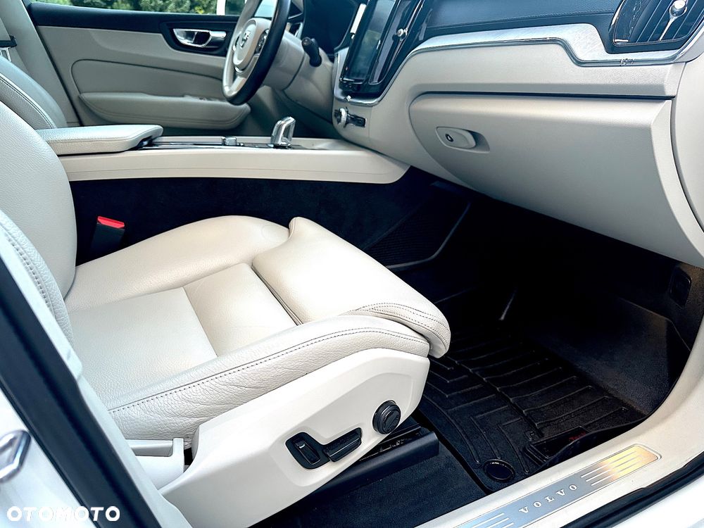 Volvo XC 60 T8 AWD Plug-In Hybrid Inscription Expression - 24