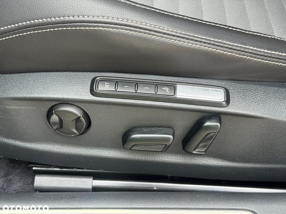 Volkswagen Passat Variant 2.0 TDI SCR (BlueMotion Technology) Highline - 34