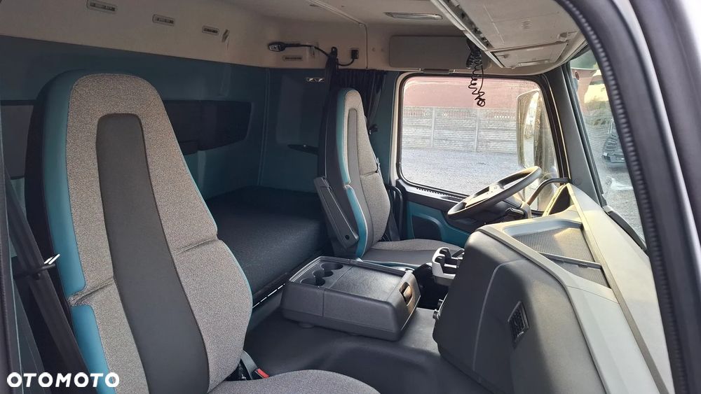 Volvo FM 430 / PEŁNY ADR / HYDRAULIKA + PRZYSTAWKA DO KOMPRESORA / MASA WŁASNA 6620 kg - 26