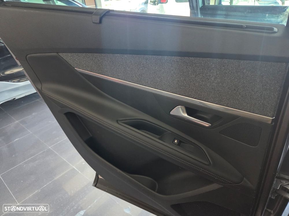 Peugeot 5008 PureTech 130 EAT8 Stop & Start Allure Pack - 18