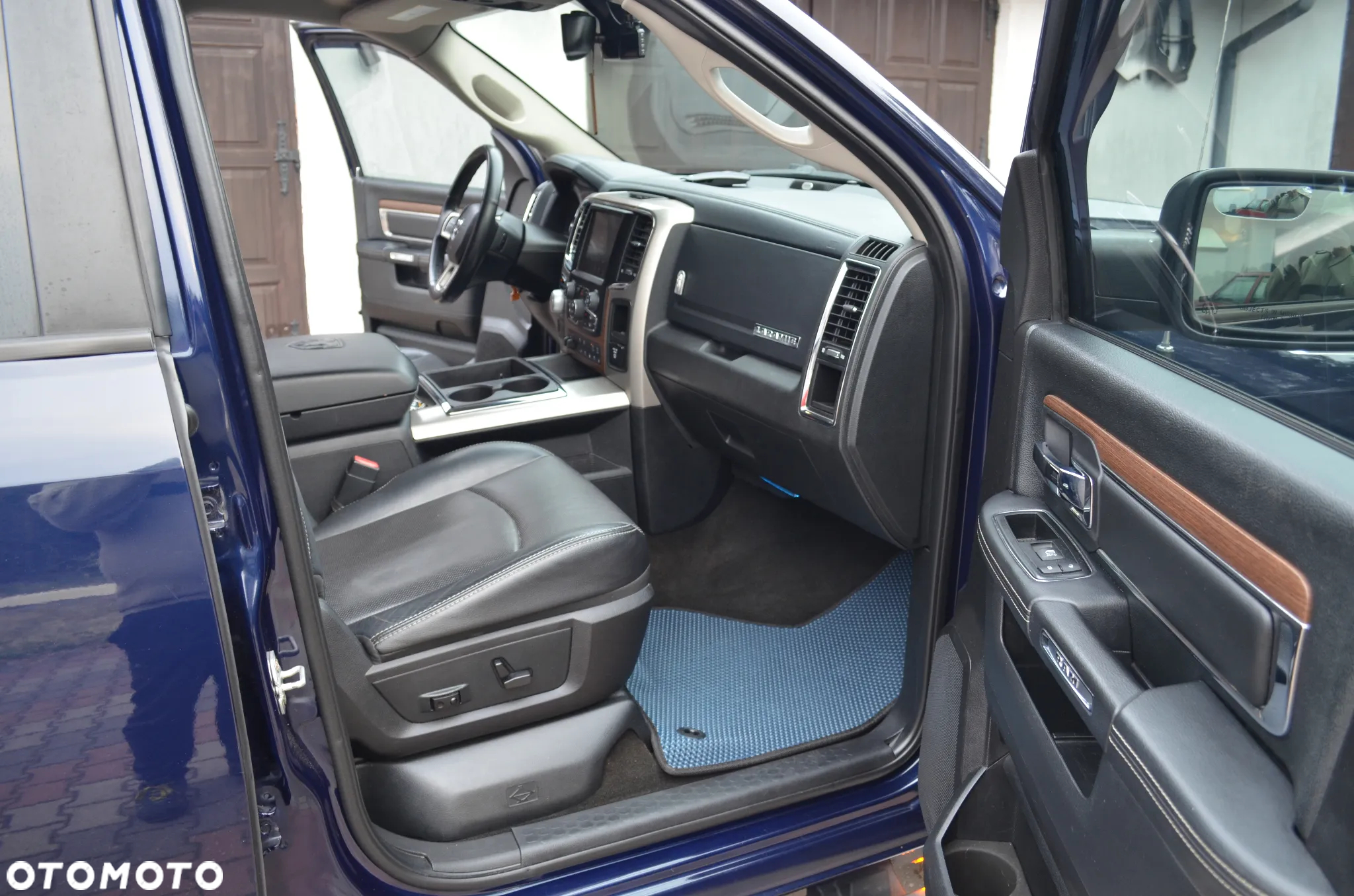 Dodge RAM 1500 5.7 4x4 - 24