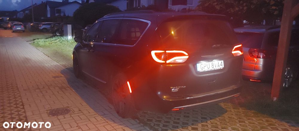 Chrysler Pacifica - 12
