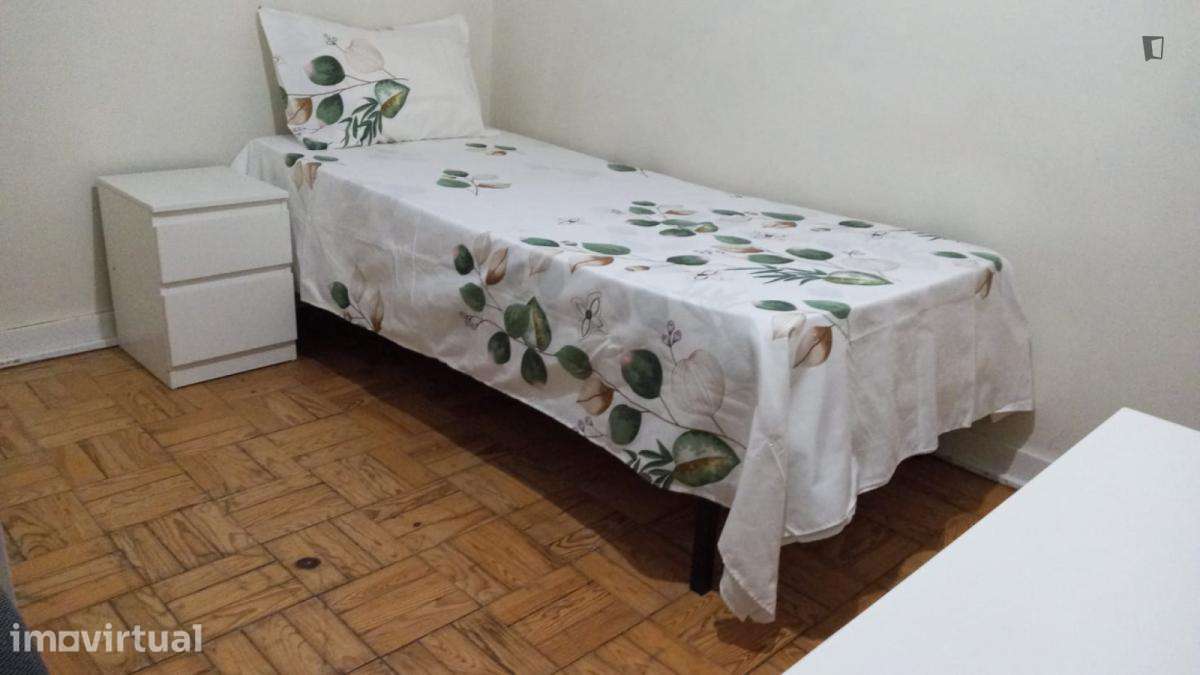 Quarto - localizado em Baixa Coimbra - Grande imagem: 2/11