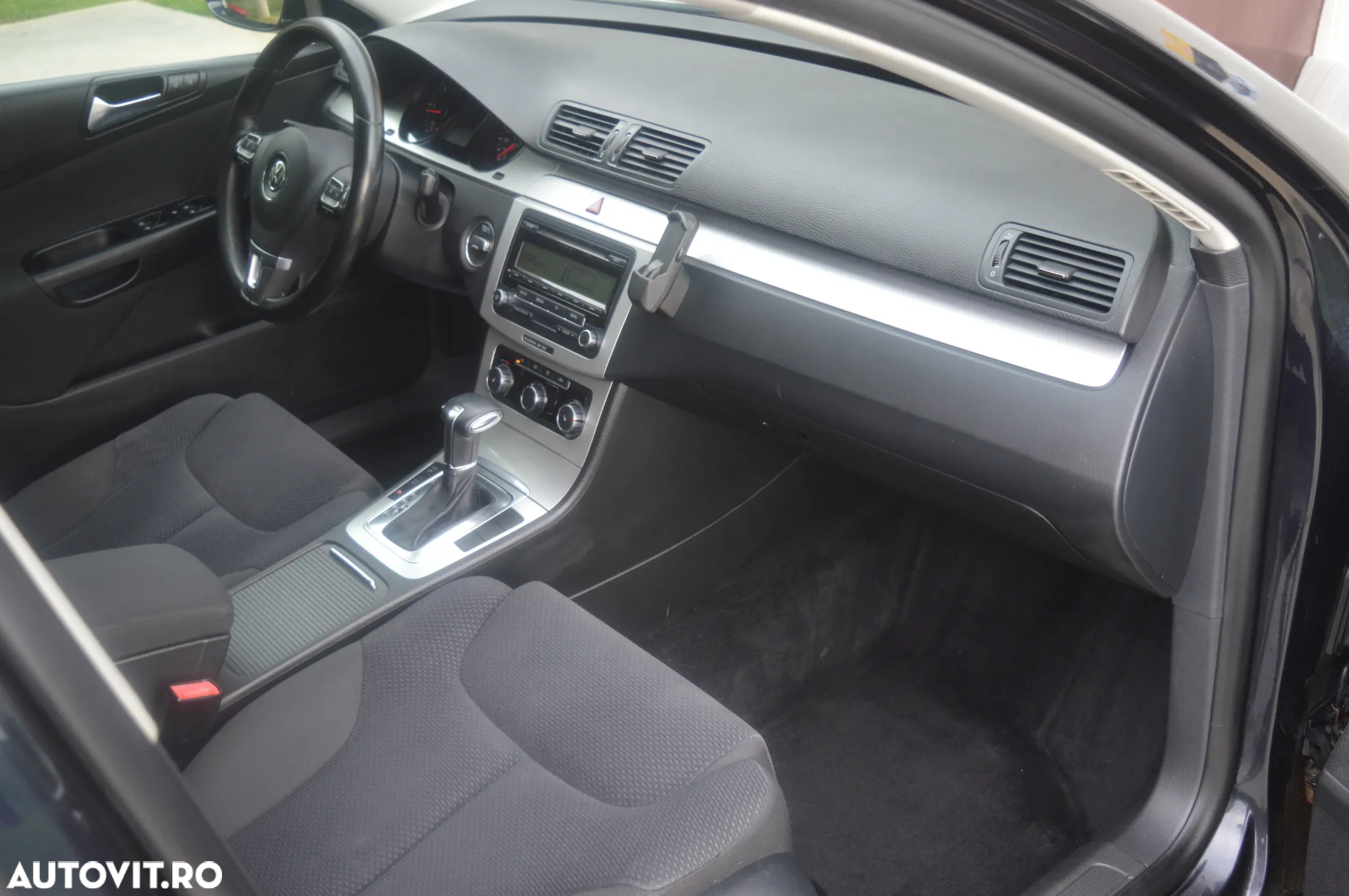 Volkswagen Passat Variant 2.0 TDI Blue TDI DSG Comfortline - 28