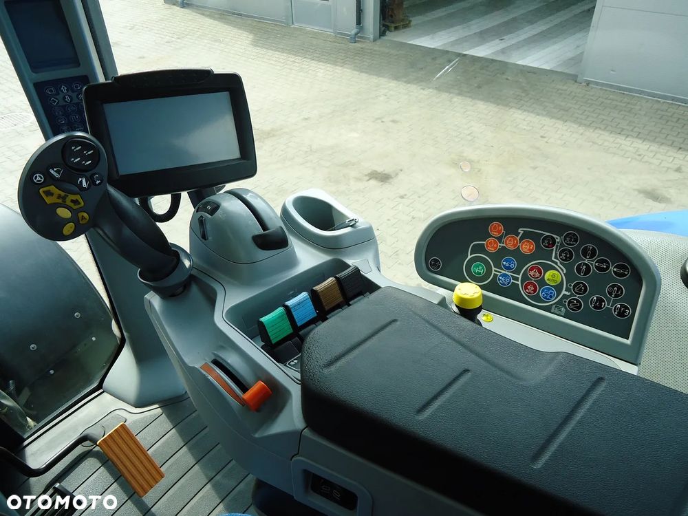 New Holland T8.390 - 15