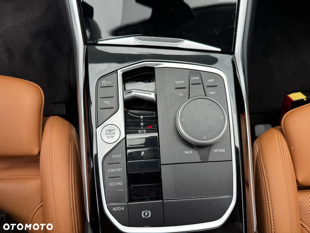 BMW Seria 3 318d MHEV - 26