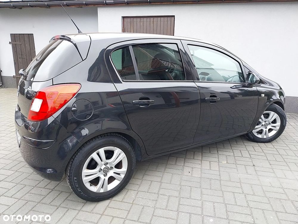 Opel Corsa 1.4 16V Cosmo - 4