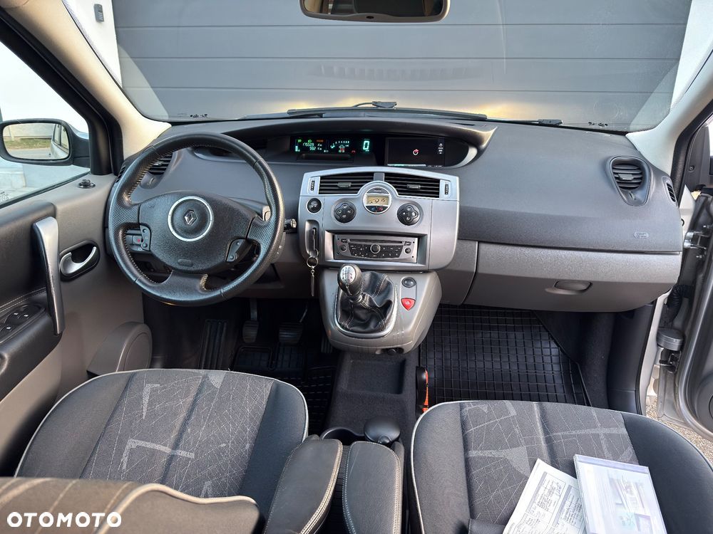 Renault Scenic 2.0 16V Privilege - 13