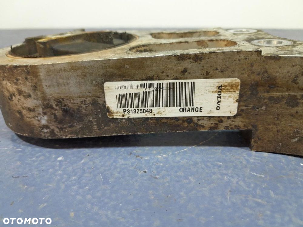 VOLVO V40 II 2.0 D3 D5204T6 150 KM PODUSZKA ŁAPA SILNIKA 31325048 - 5