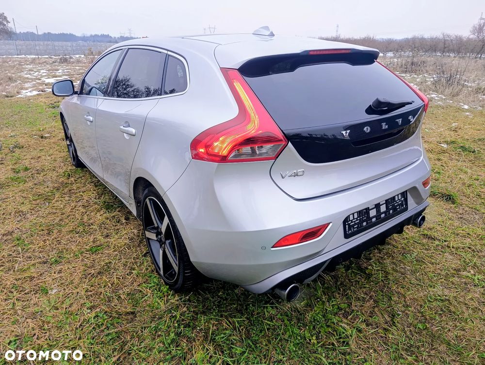 Volvo V40 T3 R Design - 10