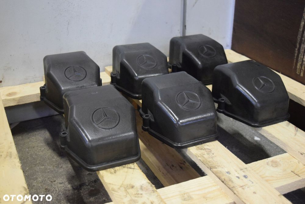 DEKIEL POKRYWA GŁOWICY ZAWORÓW MERCEDES ACTROS MP3 - 1