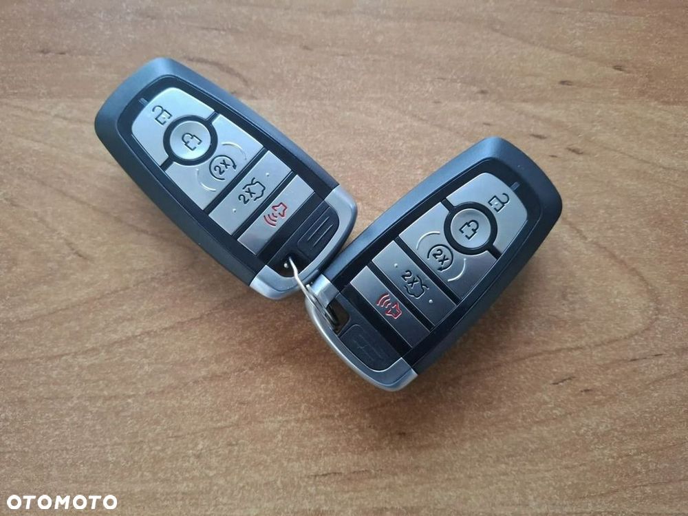 Ford Kuga 2.5 Duratec FHEV 4x4 ST-LINE X - 29