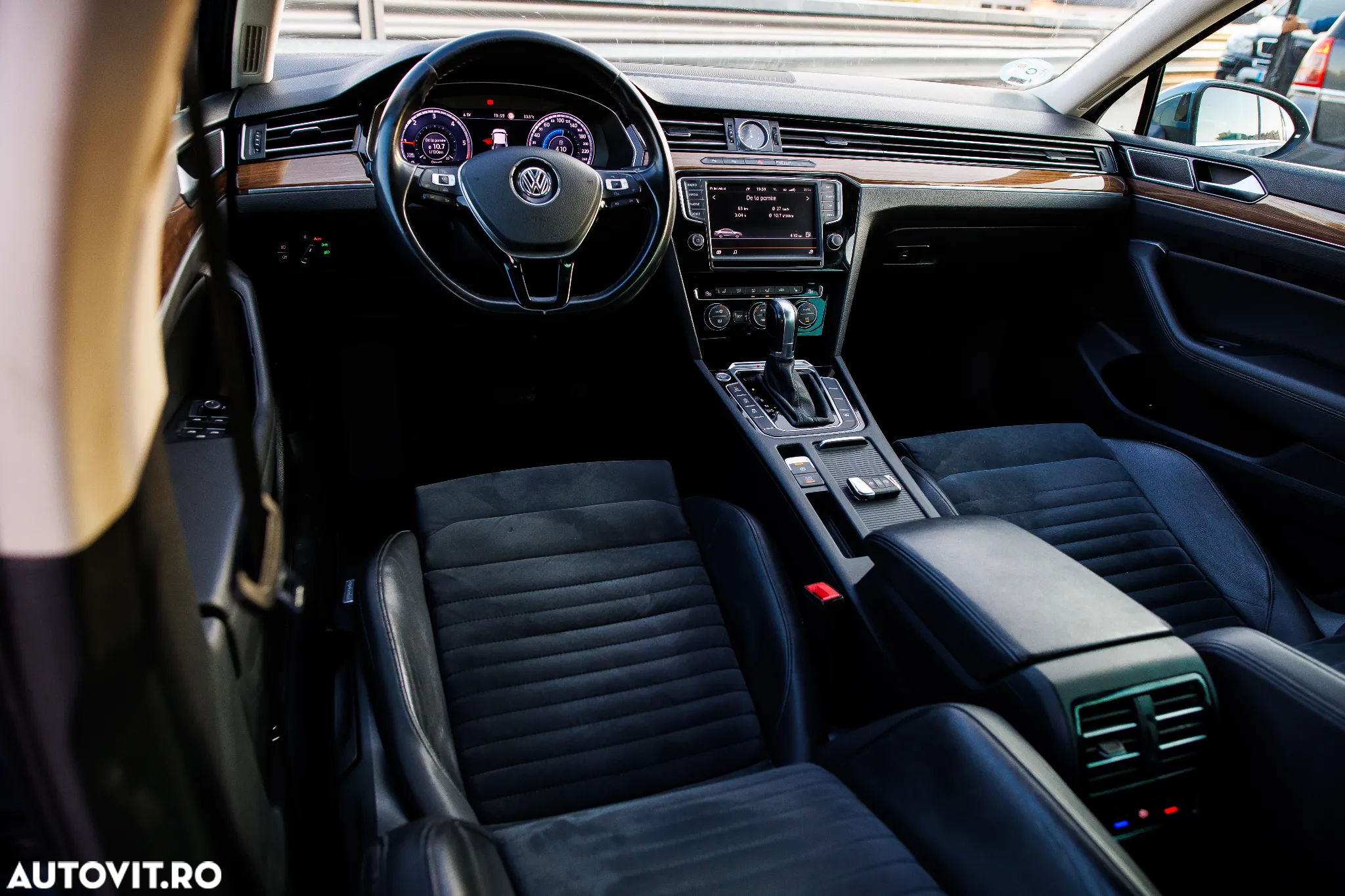 Volkswagen Passat Variant 2.0 TDI DSG 4Motion Highline - 20
