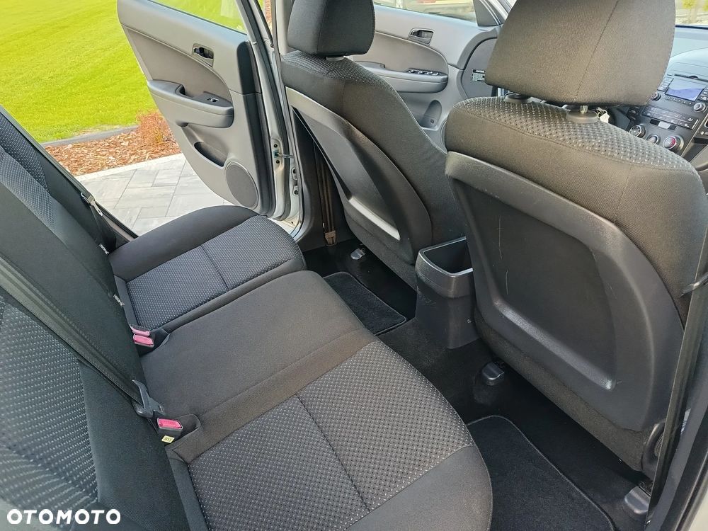 Hyundai i30 1.6 CRDi FIFA WM Edition - 12