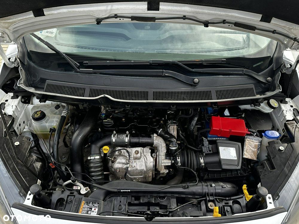 Ford Transit Courier - 22