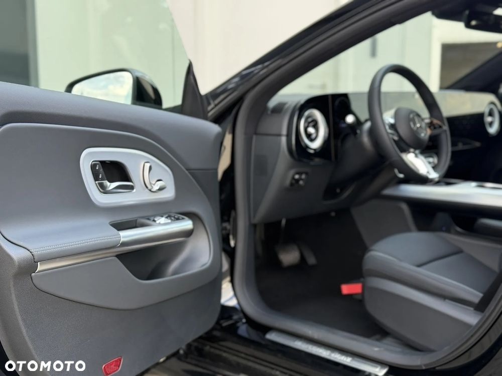 Mercedes-Benz CLA - 16