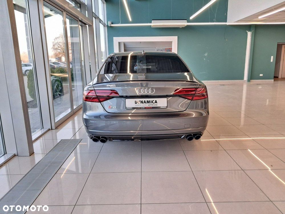 Audi S8 - 6