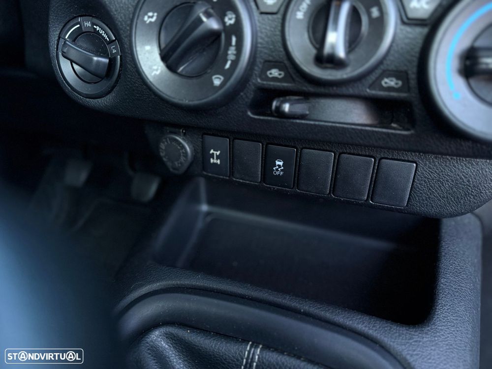 Toyota Hilux 2.4 D-4D 4WD CE CH - 32