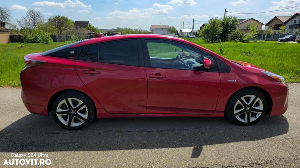 Toyota Prius Hybrid - 4