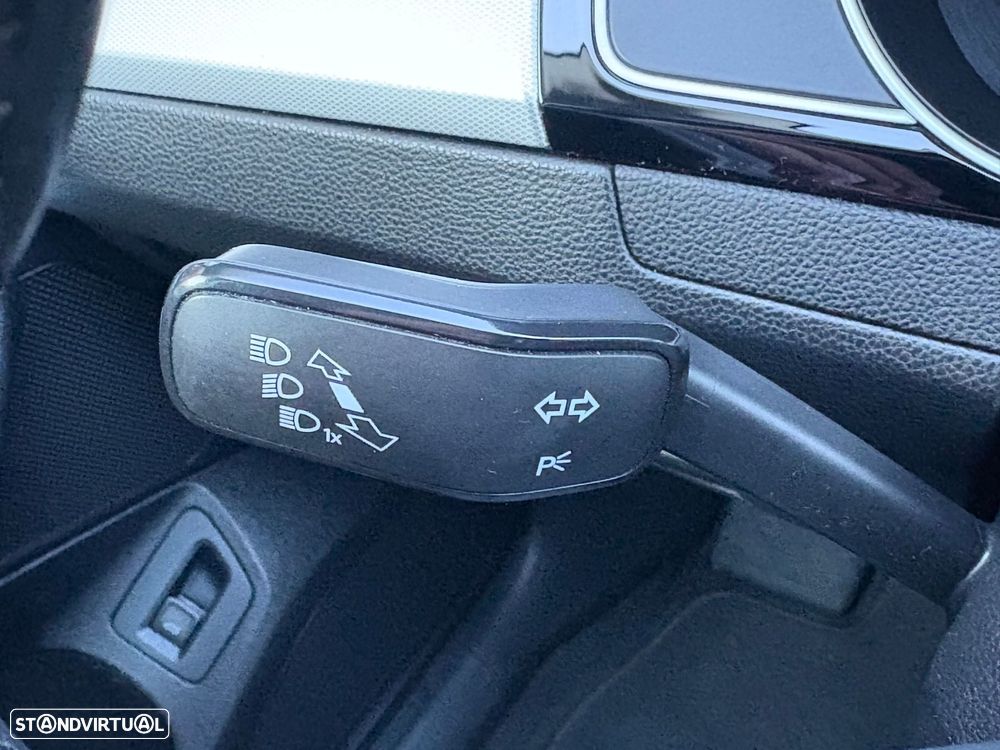 VW Passat 2.0 TDI Confortline DSG - 38